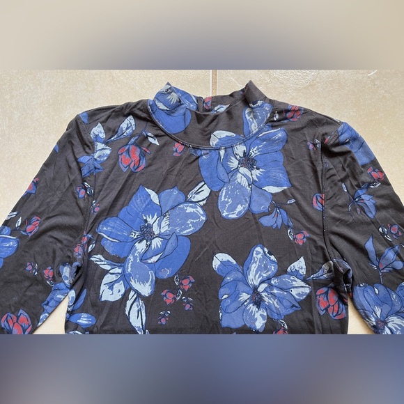 FREE PEOPLE Floral Tissue Mock Neck Button Back Top Long Sleeve Sz M Gray/Blue - Picture 3 of 11